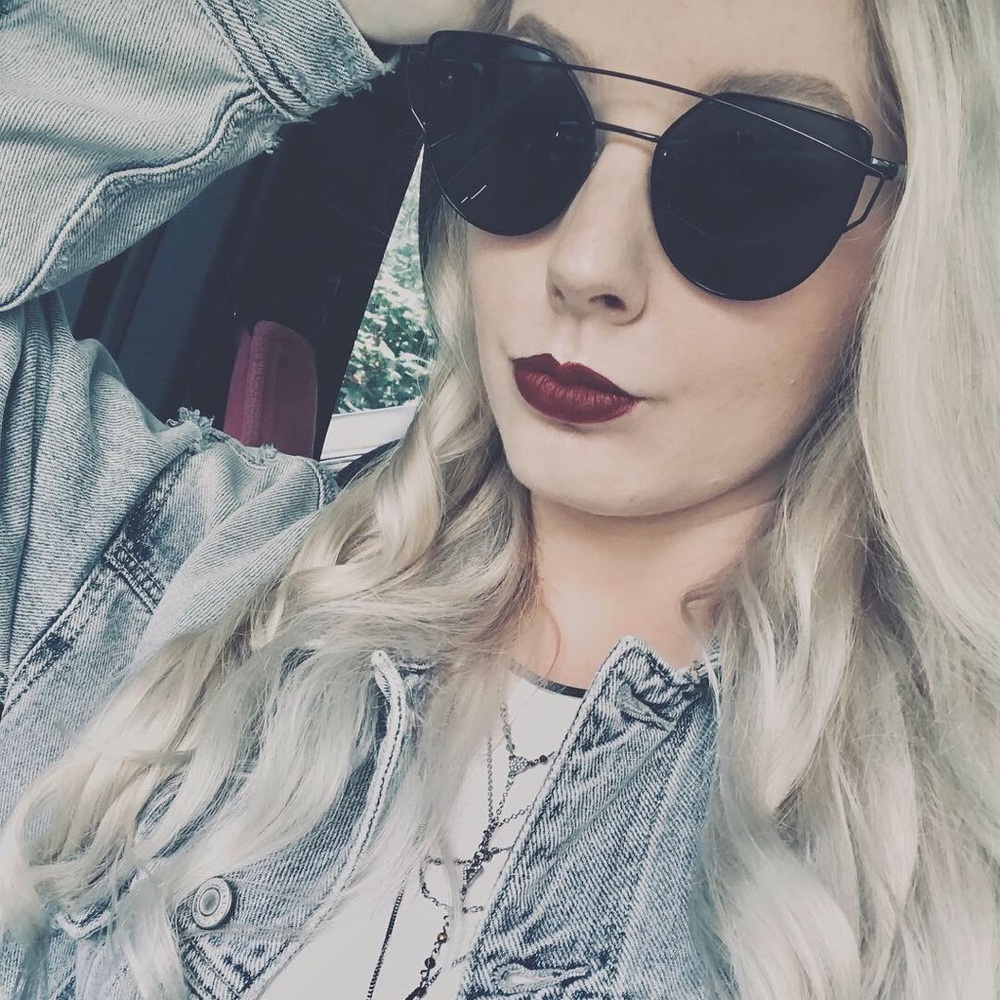Instagram @emeraldjanestar